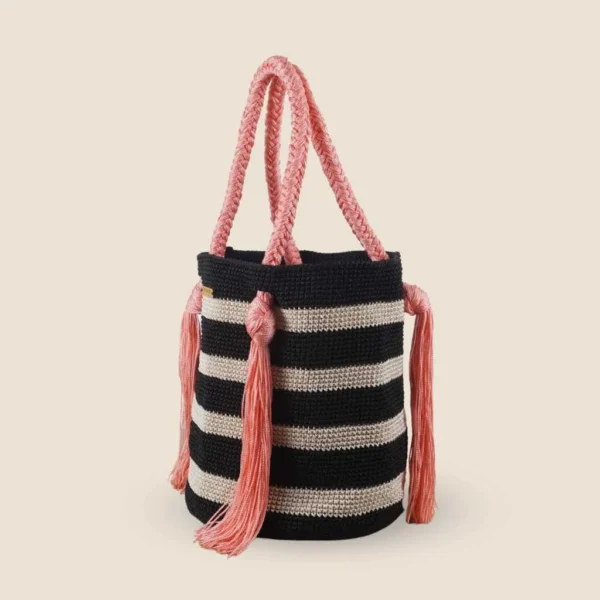 Bolsa tejida rosa y negra