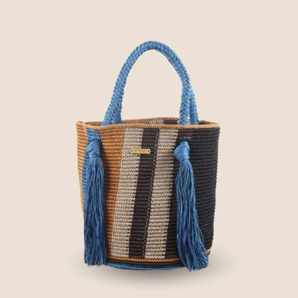 Bolsa tejida azul y cafe