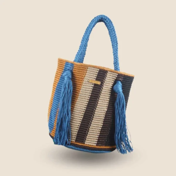 Bolsa tejida a mano azul