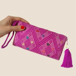 Cartera artesanal malva