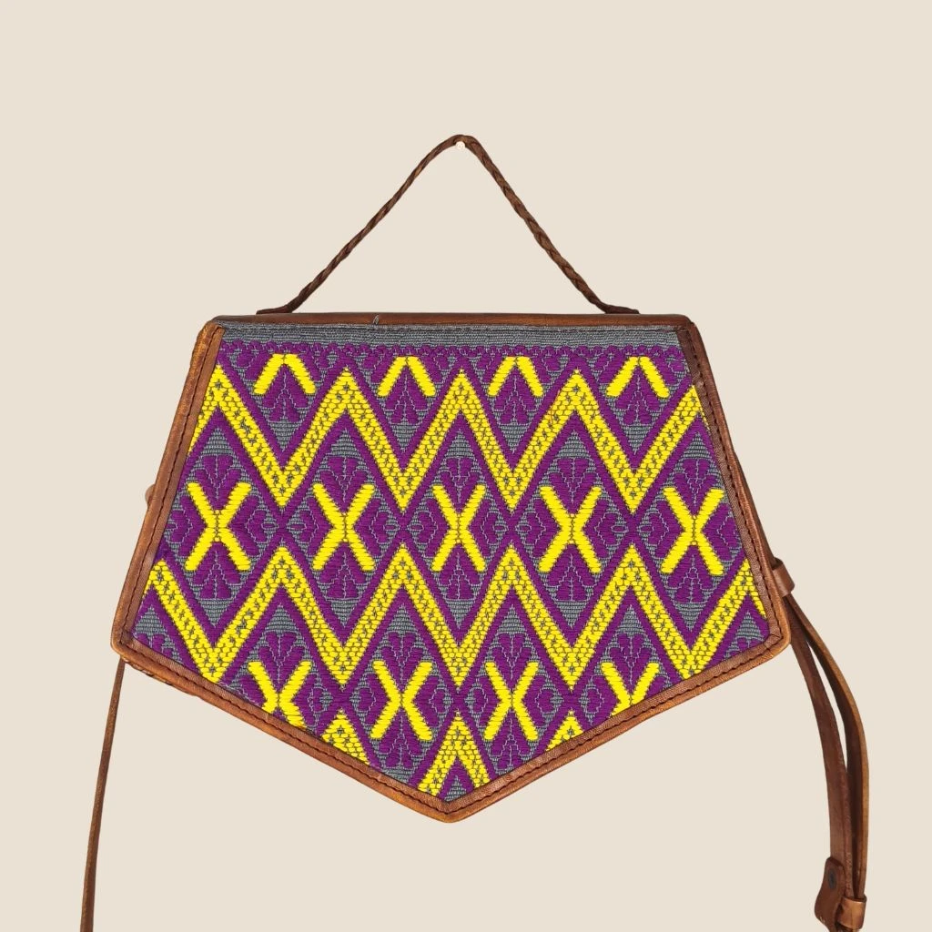 bolsa morada con amarillo