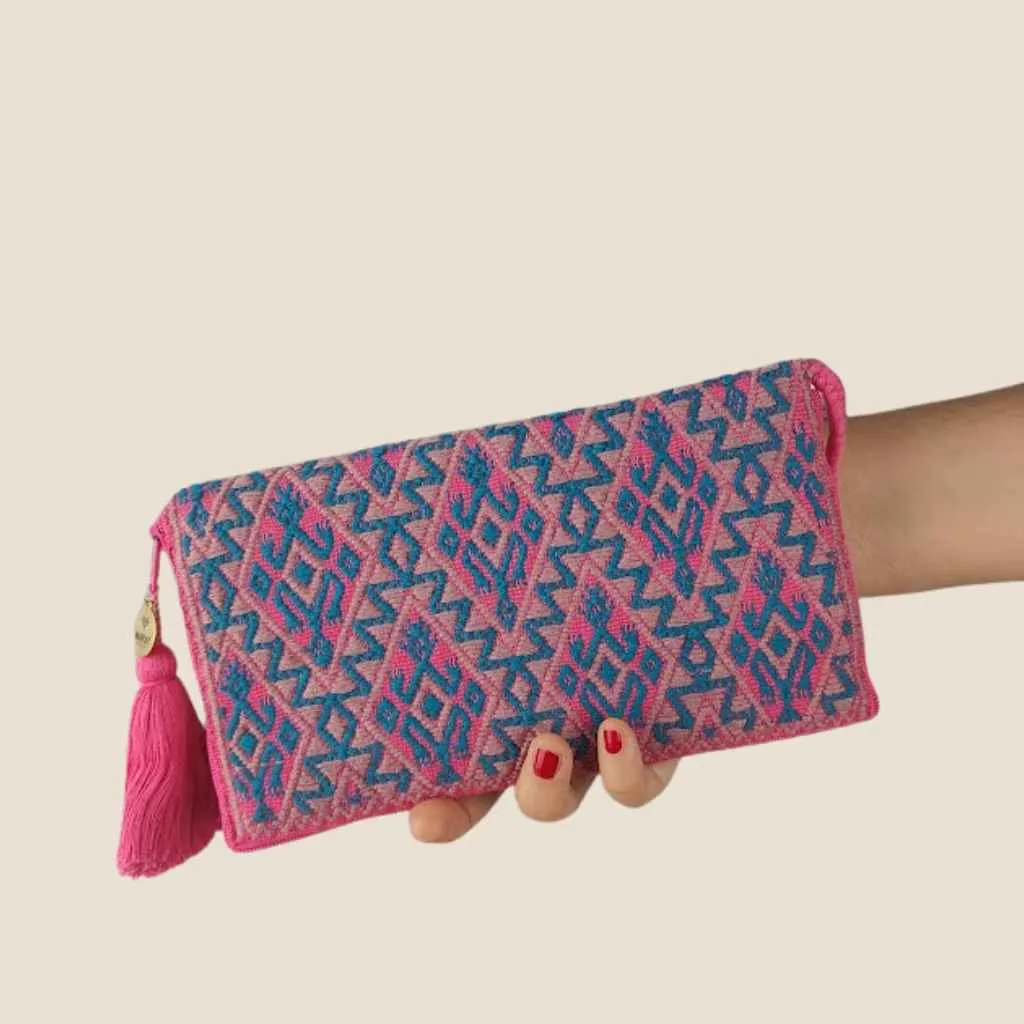 Cartera bordada celeste y rosa