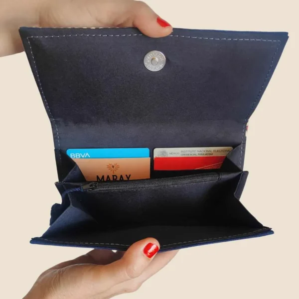 Cartera clutch interior