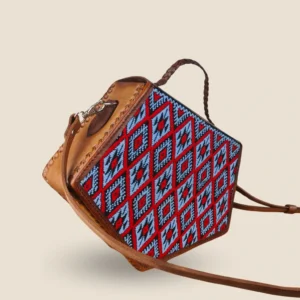 bolso de piel geométrico