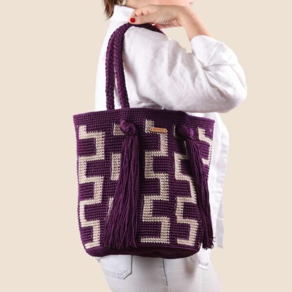 Bolsa tejida berenjena