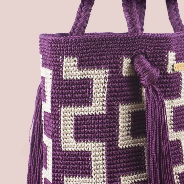 Bolsa tejida grecas berenjena