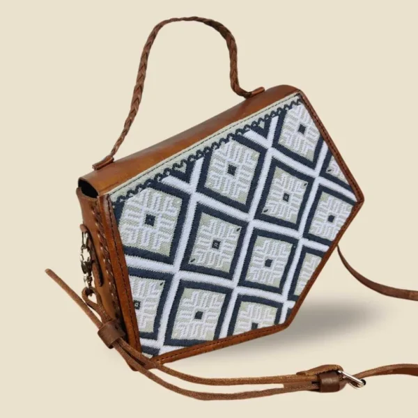 Bandolera piel bordada