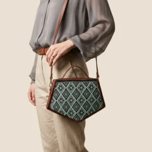 bolsa de piel con telar menta