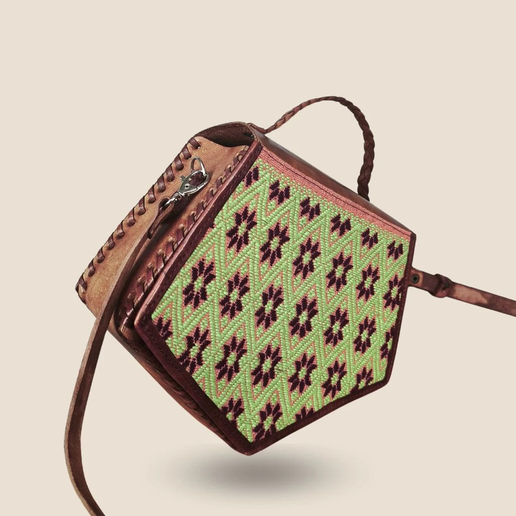 bolsa de telar con piel verde manzana