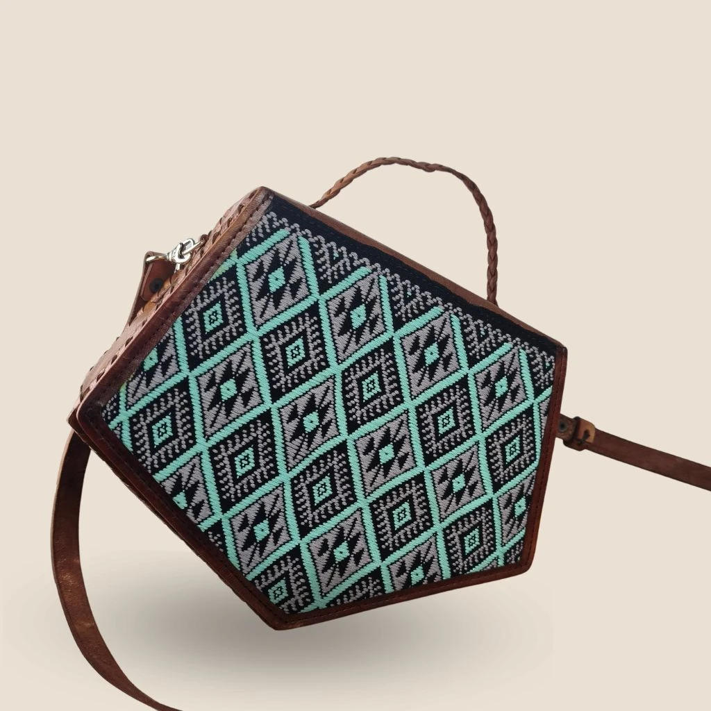 bolsa telar con piel