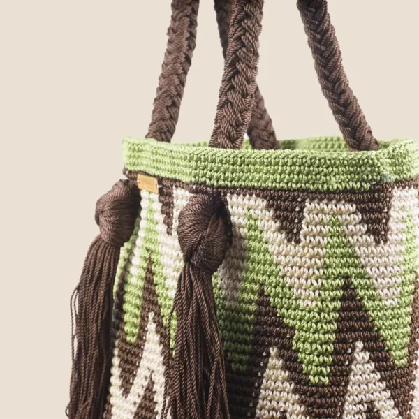 Bolsa zigzag tejida cafe