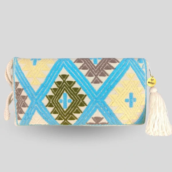 cartera artesanal celeste