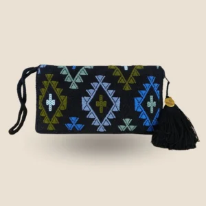 cartera negra artesanal