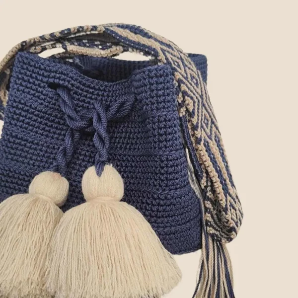 Bandolera tejida azul
