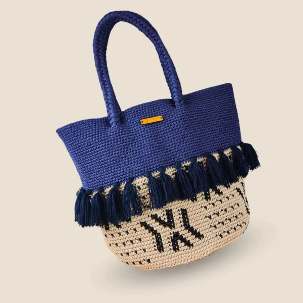 bolsa azul marino tejida