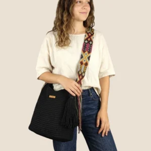 bolsa negra tejida grande